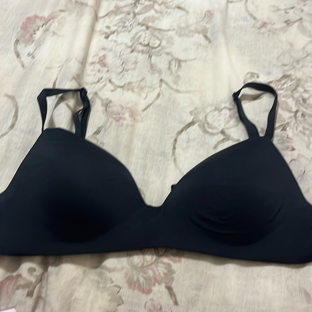 Victoria’s Secret black no wire T-shirt bra
